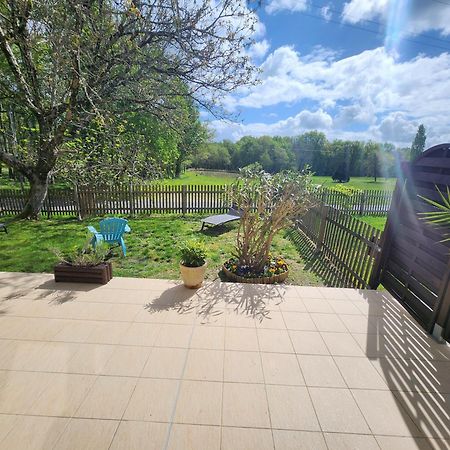 Gite Les Longeres Montazeau Kültér fotó