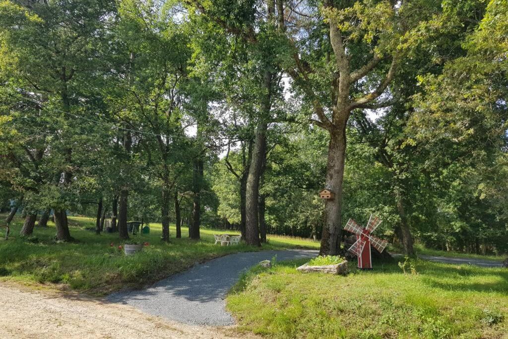 Gite Les Longeres Montazeau Kültér fotó