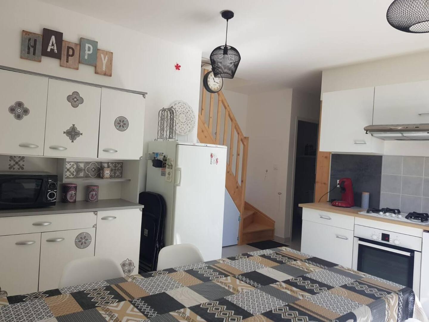 Gite Les Longeres Montazeau Kültér fotó